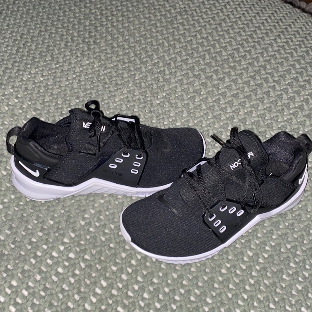 nike metcon tennis shoes